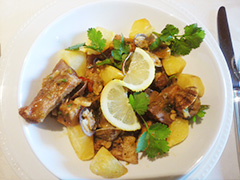 豚のアレンテージョ風　豚＆アサリの組み合わせが絶妙なポルトガルの名物料理。